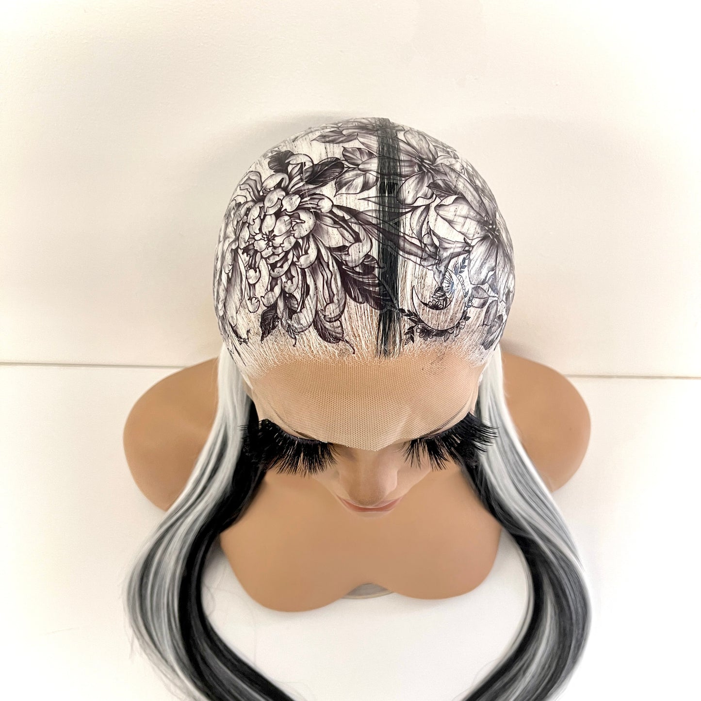 Tatted Sleek - Black and white