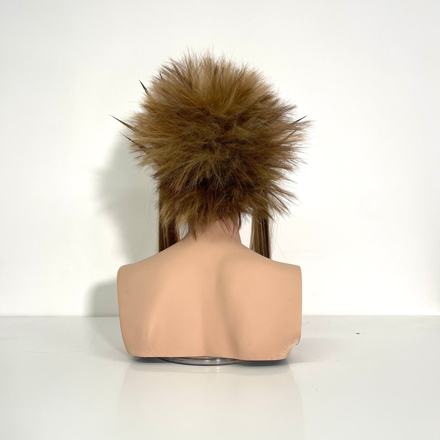 Spiked Horns Queen - Cinnamon