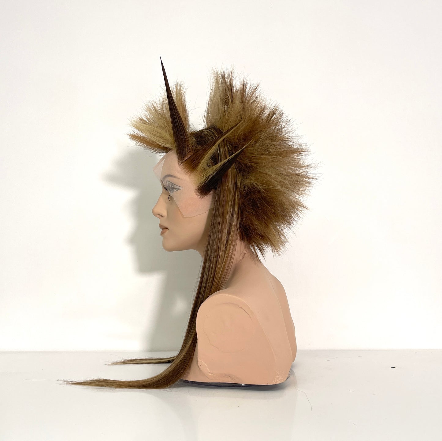 Spiked Horns Queen - Cinnamon